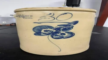 بمبلغ 30 ألف دولار.. تسعينية تبيع جرة قديمة بعد سنوات من الإهمال